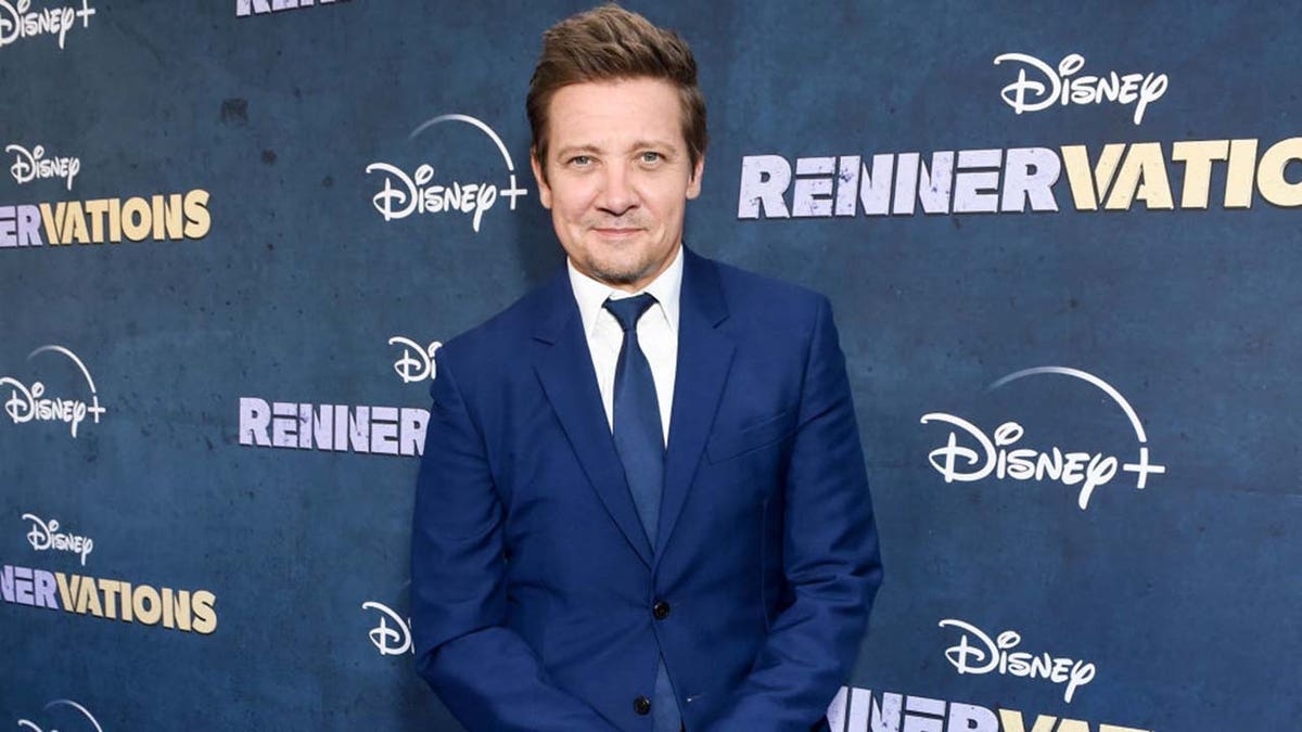 Jeremy Renner Visits The Hospital Workers Who 'saved My Life' After ...