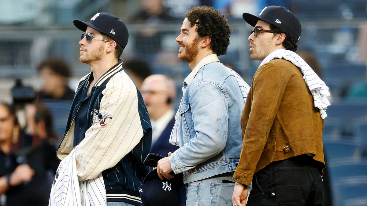 Jonas Brothers before yankee game