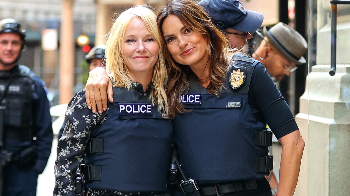 Mariska Hargitay wears bullet proof vest as NYPD cop with Kellie Giddish