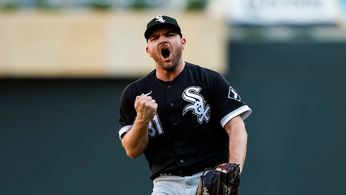White Sox's Liam Hendriks dominates in first outing since becoming