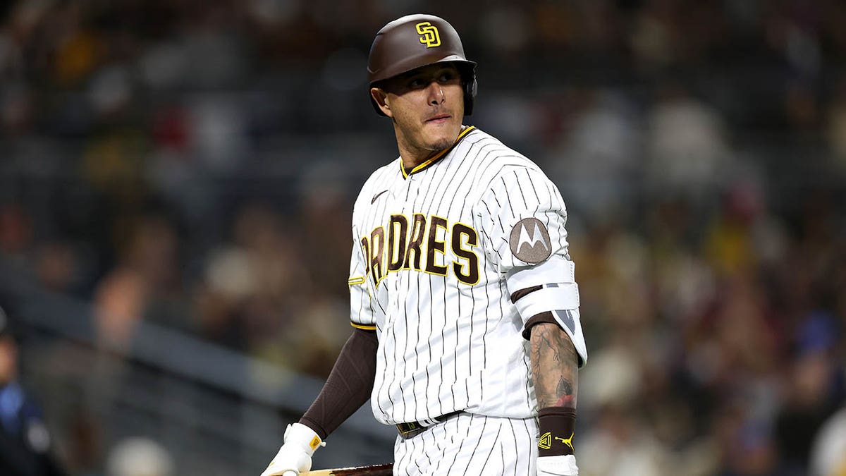 Padres' Manny Machado makes history with first pitch clock infraction