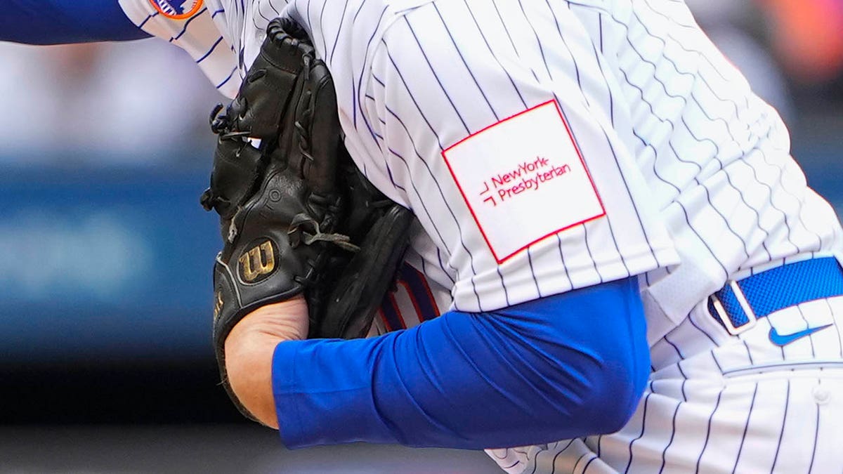 Mets owner vows change from 'Phillies colors' in team's jersey ad