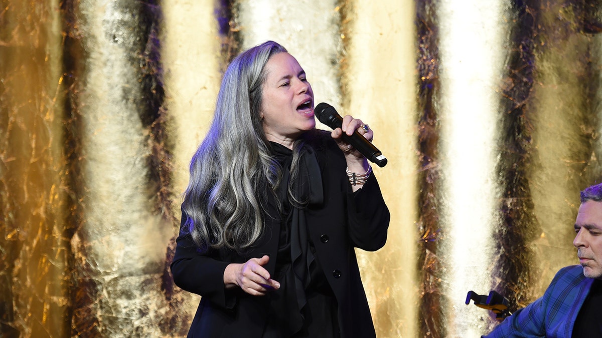 Natalie Merchant singing