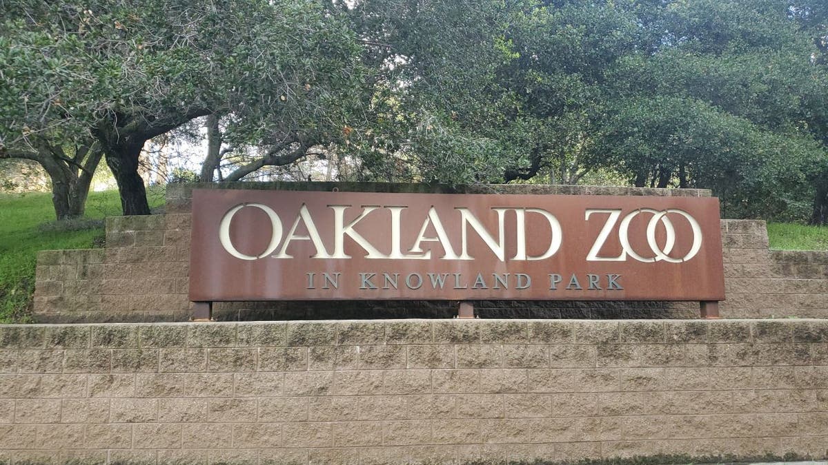 Oakland Zoo sign exteriors