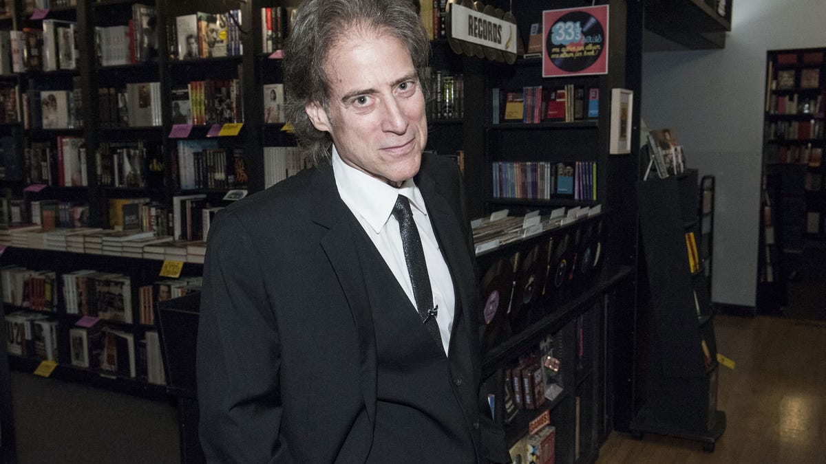 Richard Lewis posing in a bookstore