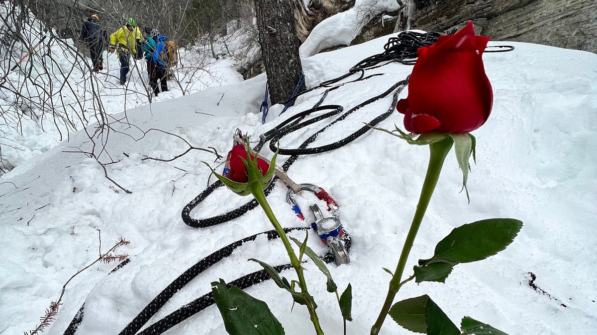 roses placed in the snow where ice climber died