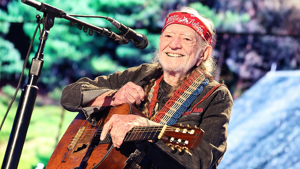 Willie Nelson performance