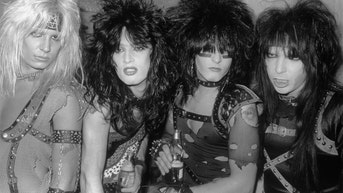 Guitarist Mick Mars sues M&ouml;tley Cr&uuml;e over touring dispute