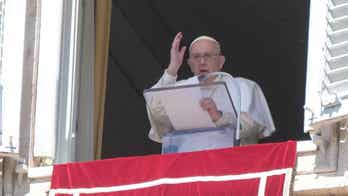 Pope Francis renews call to pray for peace on Easter Monday during celebration at St. Peter's Square