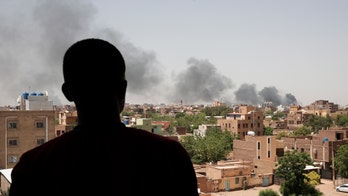 Uneasy Sudan ceasefire sparks scramble to evacuate as many US citizens remain in country