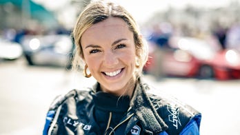 NFL personality Annie Agar shuts down Tyreek Hill after flirty tweet