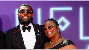 Giants' Kayvon Thibodeaux leaves mom in tears after surprising her with new house