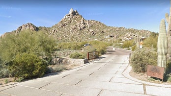 Arizona hiker hears woman crying for help, finds her trapped between boulders on 50-foot cliff