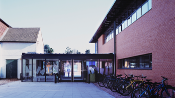 Performing arts school in England criticized over £11,000 master's degree in 'Queer Performance'