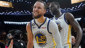 Steph Curry nearly costs Warriors Game 4 win with Chris Webber-like flub