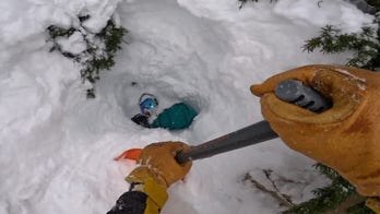Washington state skier rescues snowboarder buried beneath snow in dramatic video