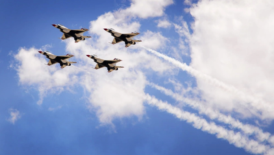 La Fuerza Aérea de EE. UU. celebra su 79.º aniversario con una ceremonia de alistamiento en Times Square - Fox News
