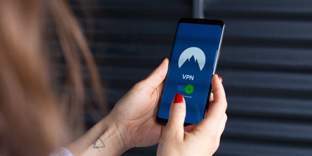 VPN sangat bagus, terutama saat Anda ingin menjelajah web secara pribadi dan melindungi dari peretas, terutama saat Anda bepergian ke luar negeri.