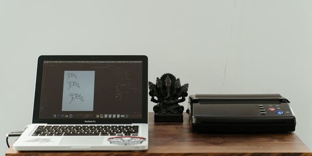 Laptop dan pencetak