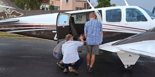 Pilot Rudolf Erasmus was piloting this Beechcraft Baron 58 when he discovered an additional passenger: a deadly snake.