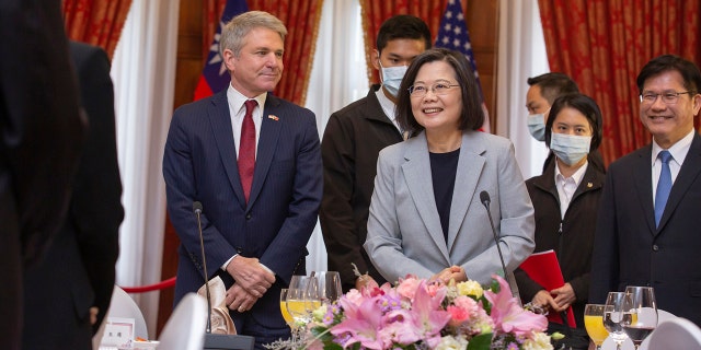 U.S. and Taiwanese leaders standing