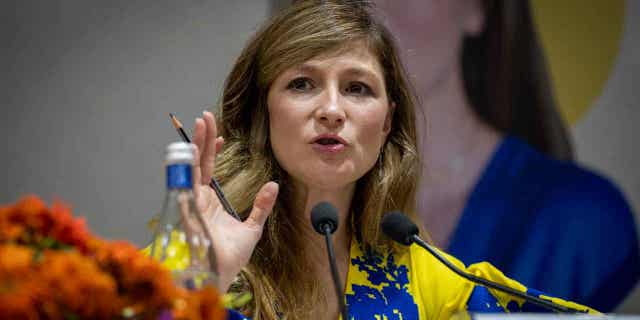 Ucrania quiere que India desempeñe un papel más importante para ayudar a poner fin a la guerra con Rusia 4 La primera viceministra de Relaciones Exteriores de Ucrania, Amina Dzhaparova, responde a una pregunta después de hablar en un evento en Nueva Delhi, India, el 11 de abril de 2023. Dzhaparova cree que India debe desempeñar un papel más importante para ayudar a poner fin a la guerra en Rusia.
