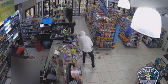 A suspect shoots at a 7-Eleven store safe during a March 29 robber in Austin, Texas.