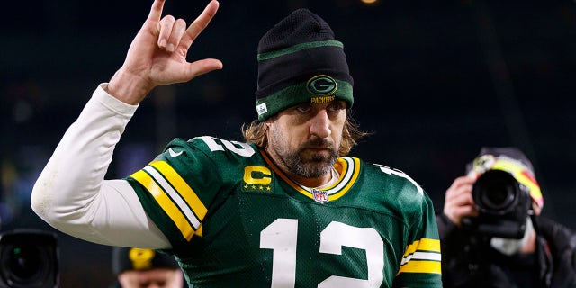 Aaron Rodgers walks off the field