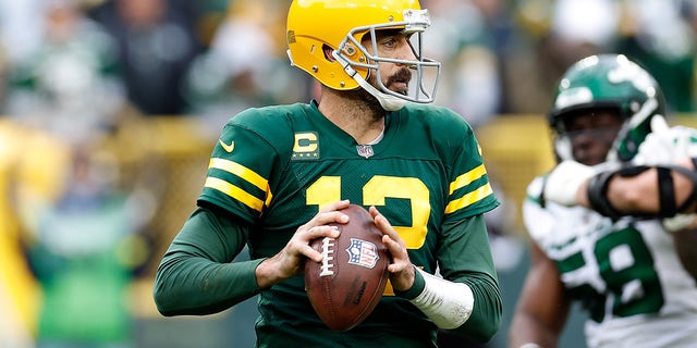 Aaron Rodgers plays for the Jets