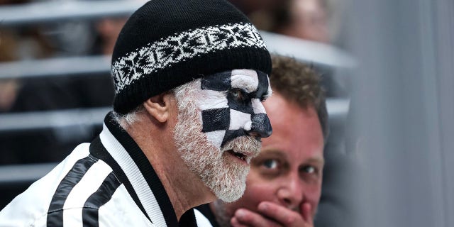 Will Ferrell watches the Los Angeles Kings game