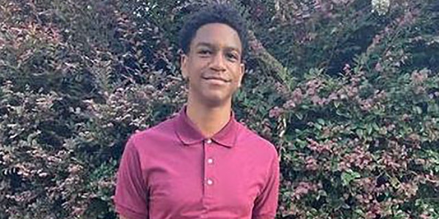 Bryce Brooks, de 16 años, era un estudiante del cuadro de honor en la escuela secundaria Maynard H. Jackson en Atlanta.  Bryce se ahogó en Florida la semana pasada después de saltar al océano para ayudar a cuatro niños a ser arrastrados al mar por una corriente subterránea.