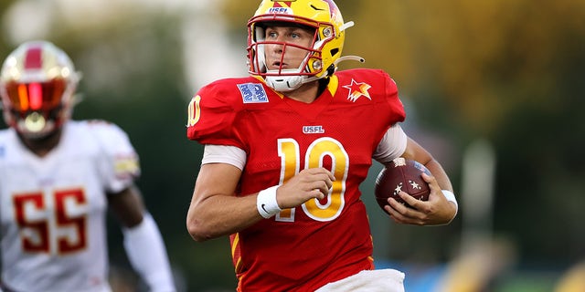 Philadelphia Stars quarterback Case Cookus (10) carries the football during the second quarter of the USFL Championship Game between the Birmingham Stallions and Philadelphia Stars on July 3, 2022, at the Tom Benson Hall of Fame Stadium in Canton, OH.