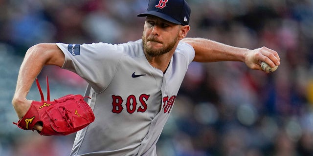 Chris Sale tosses the ball