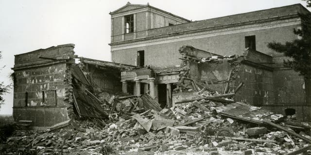Seen here is the wreckage of the Pompejanum courtyard after the bombing of Aschaffenburg in 1944.