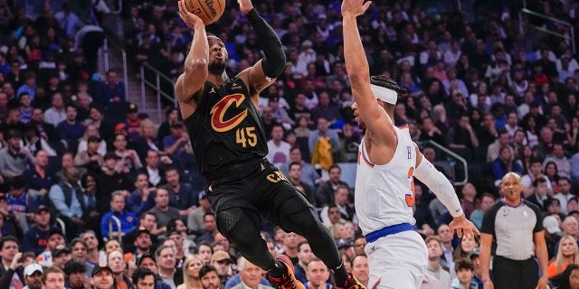 Donovan Mitchell fades away