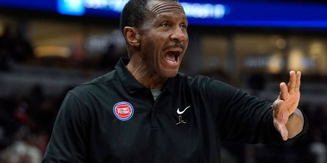 Detroit Pistons head coach Dwane Casey talks to his team during the first half of an NBA basketball game against the Chicago Bulls in Chicago, Sunday, April 9, 2023.