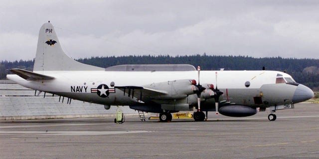 Los medios iraníes afirman que la Marina advirtió a los aviones de la Marina de los EE. UU. que no ingresen a su espacio aéreo 4 ARCHIVO: Un avión espía electrónico EP-3E Aries II de la Marina de los EE. UU. del Escuadrón VQ-1 se sienta en la pista en Ault Field en Naval Air Station Whidbey Island en Oak Harbor, Washington.