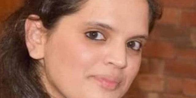 Hombre británico declarado culpable de matar a su esposa embarazada empujándola 50 pies del volcán: 'crimen malvado' 4 Fouzia Javid murió a causa de sus heridas después de caer 50 pies después de que su esposo la empujara desde un volcán extinto.