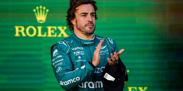 Fernando Alonso applauds