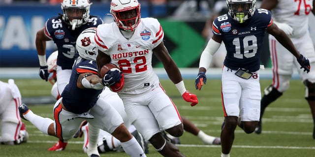 Alton McCaskill carries the ball