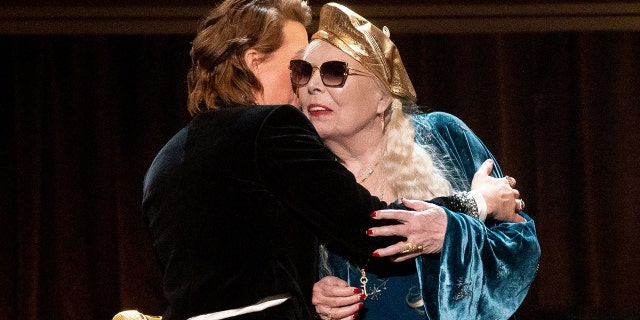 Brandi Carlile hugged Joni Mitchell on stage.