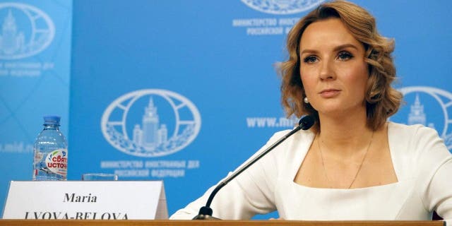 Estados Unidos y el Reino Unido se retiran de una reunión de la ONU dirigida por Rusia en la que habla un funcionario buscado por crímenes de guerra 5 La actriz infantil rusa Maria Lvova Belova da una conferencia de prensa en el Ministerio de Relaciones Exteriores tras las acusaciones de Ucrania a los líderes rusos de deportar niños en su guerra de agresión contra el país.