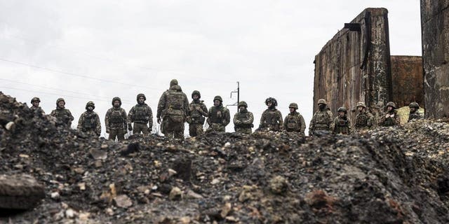 Tentara Ukraina dari batalion Aidar berlatih di lokasi yang belum ditentukan di oblast Donetsk, 4 April 2023.