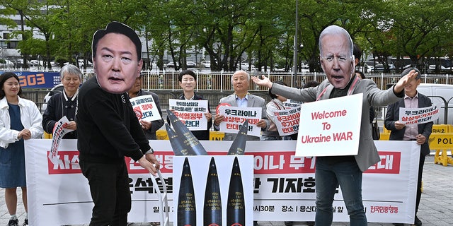Biden and South Korean President Yoon Suk-yeol masked protesters
