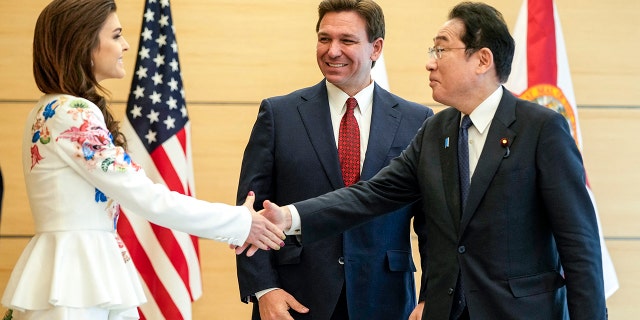 Casey DeSantis dan Ron DeSantis di Jepang