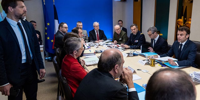 Funcionario de la OMS advierte sobre "alto riesgo biológico" en Sudán después de que militantes tomen un laboratorio: informes 5 El presidente francés informó sobre el conflicto en Sudán