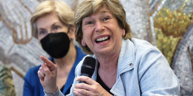 Weingarten holding mic