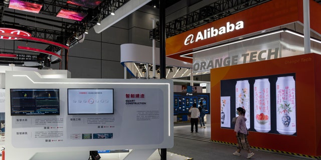 La amenaza de la inteligencia artificial para la humanidad sería mucho mayor si China la dominara primero: Gordon Chang 6 Stand de Alibaba durante la Conferencia Mundial sobre Inteligencia Artificial en 2022.