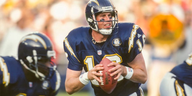 Ryan Leaf drops back to pass