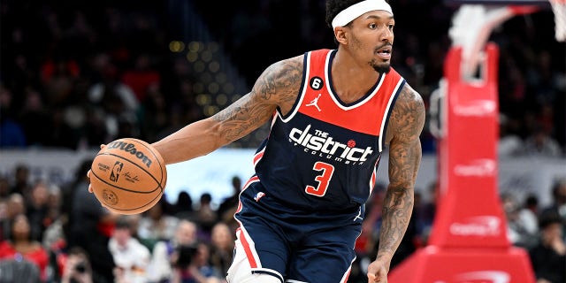 Bradley Beal plays against the Kings